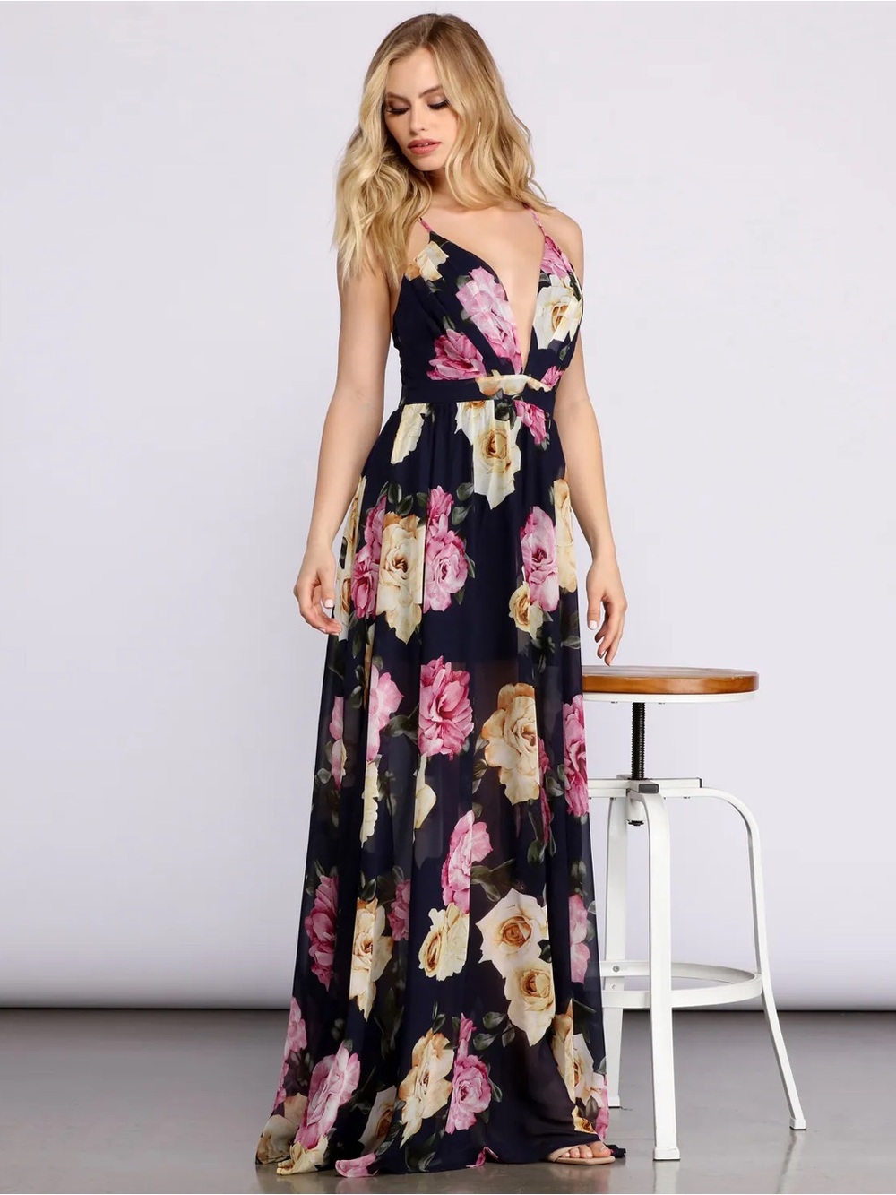 Malie formal maxi dress chiffon plunging v-neckline wedding guest Medium